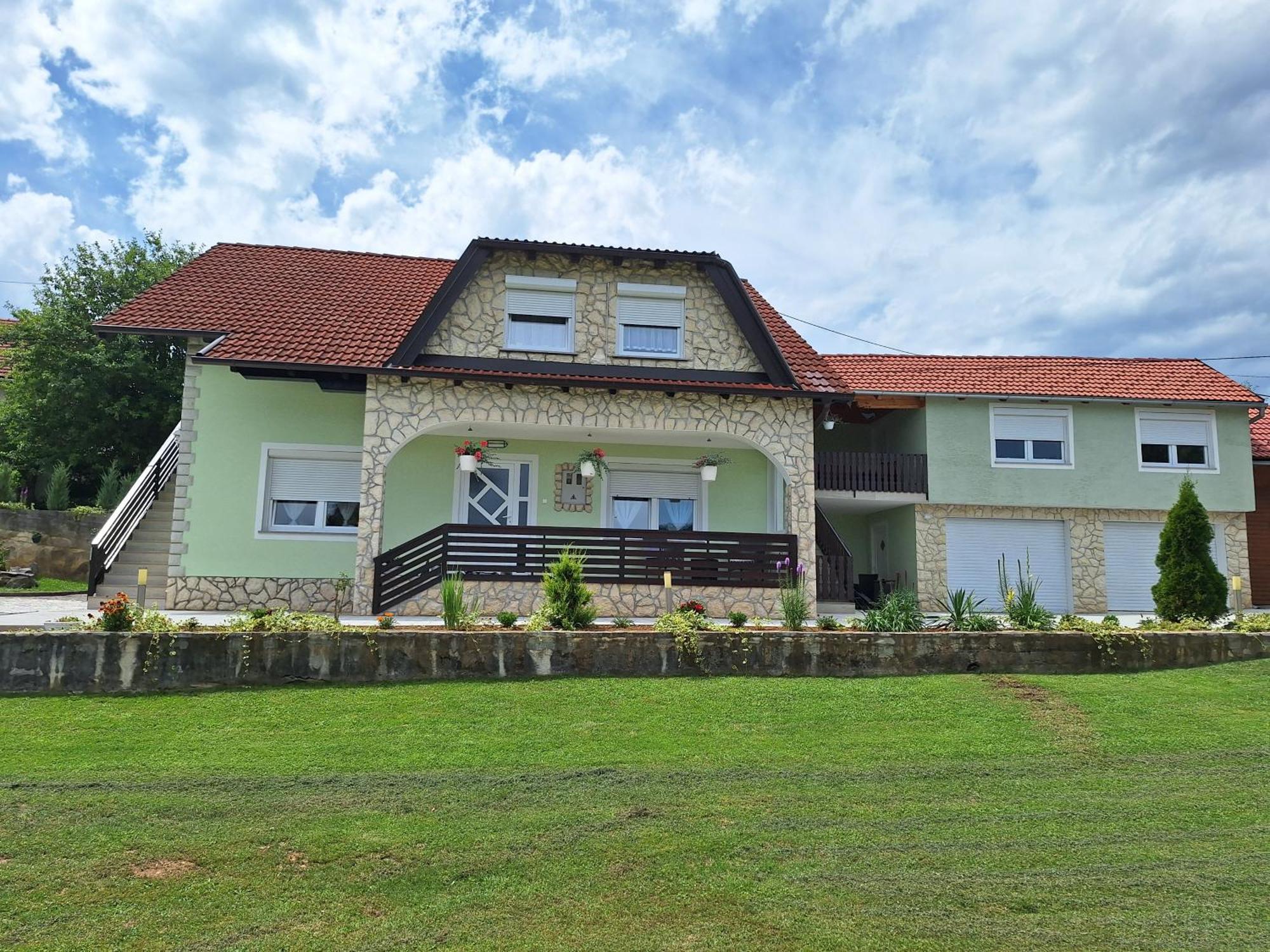 Guesthouse Miha Rakovica Exterior foto