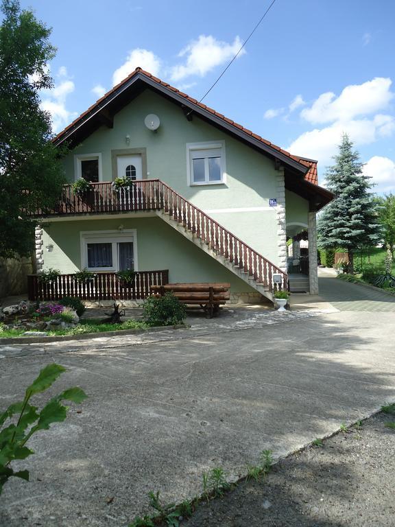 Guesthouse Miha Rakovica Exterior foto